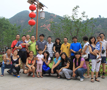 爱普特公司活动合照
