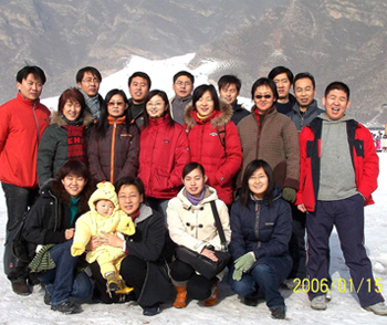 爱普特公司滑雪活动合照