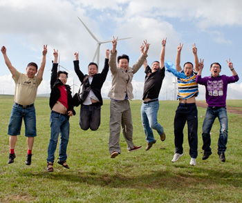 爱普特员工草原合影