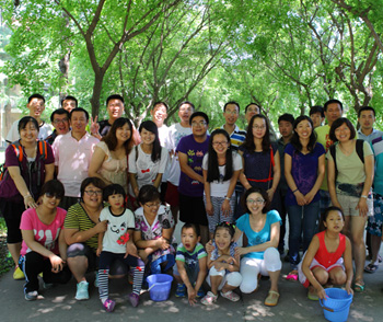 爱普特员工绥中合影