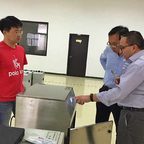 国外客户参观设备